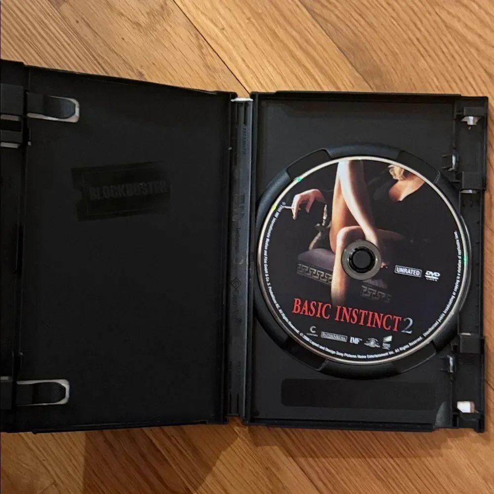 “Basic Instinct 2” DVD! - Picture 5 of 7